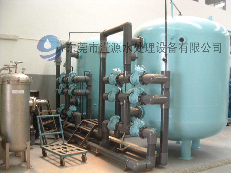  width=580 height=460 /><br /></div><div>應(yīng)用范圍：系列全自動軟水器：可廣泛應(yīng)用于蒸汽鍋爐、熱水鍋爐、交換器、蒸發(fā)冷凝器、空調(diào)、直燃機(jī)等系統(tǒng)的補(bǔ)給水的軟化。還可用于賓館、飯店、寫字樓、公寓、家居等生活用水的處理及食品、飲料、釀酒、工業(yè)鍋爐、熱交換器、空調(diào)、洗衣、印染、化工、醫(yī)藥、沐浴設(shè)備及食品、制藥、電子等行業(yè)的軟化水處理</div><div><br /></div><div>全自動軟化水是將軟化器運(yùn)行及再生的每一個步驟實現(xiàn)軟水自動控制，并采用時間、流量或其它感應(yīng)器等方式來啟動再生。全自動軟水器裝置的基本構(gòu)成為：FLECK或Autotrol多路控制閥、樹脂罐（含001＊7樹脂）、鹽箱及管路系統(tǒng)。軟水機(jī)除去水中過多的鈣鎂離子，通過離子交換的方式，達(dá)到除垢的目的。</div></div>
						<div   id=